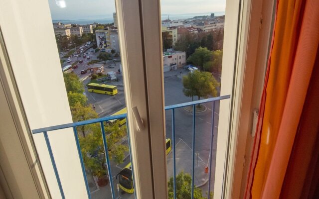 Mar - With View - Sa3-red