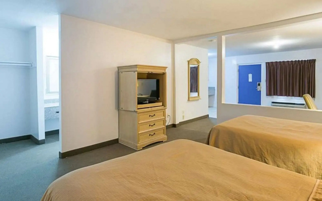 Hilcrest Inn & Suites