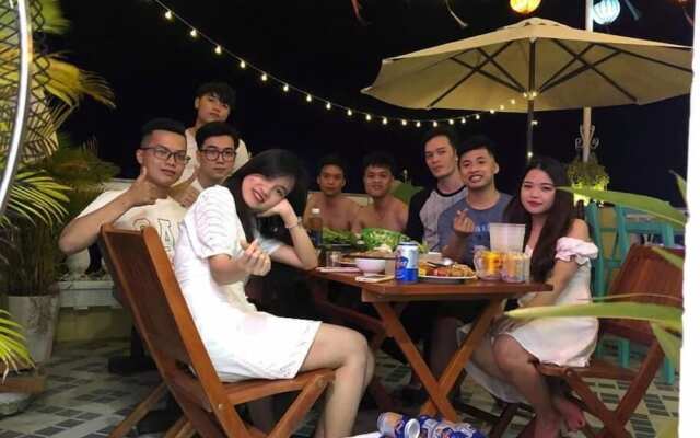 Golden Walls Homestay