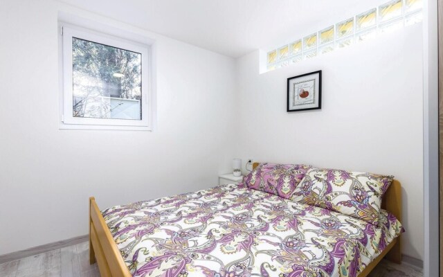 Beautiful Home in Smokvica With Wifi and 6 Bedrooms