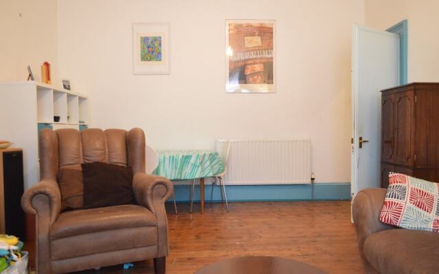 Two Bedroom Flat In Meadowbank