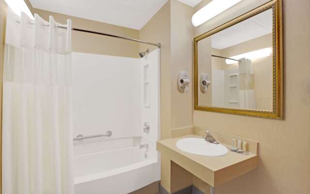 Travelodge by Wyndham Parsippany