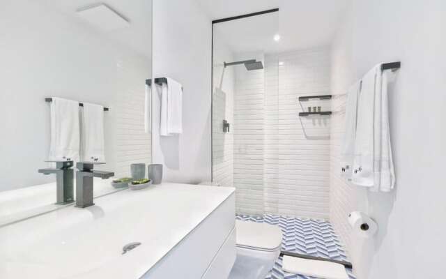 w Cozy 2BR in Plaza Herrera