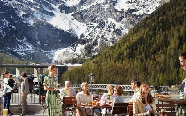 Landzeit Autobahn-Restaurant & Panorama-Hotel Tauernalm
