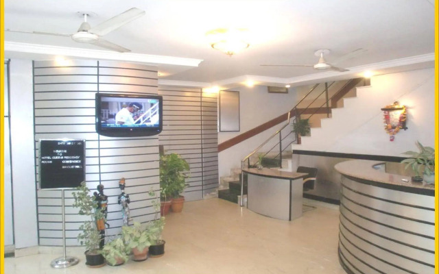 Hotel Queens Residency