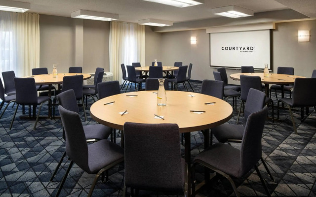 Courtyard by Marriott Bakersfield