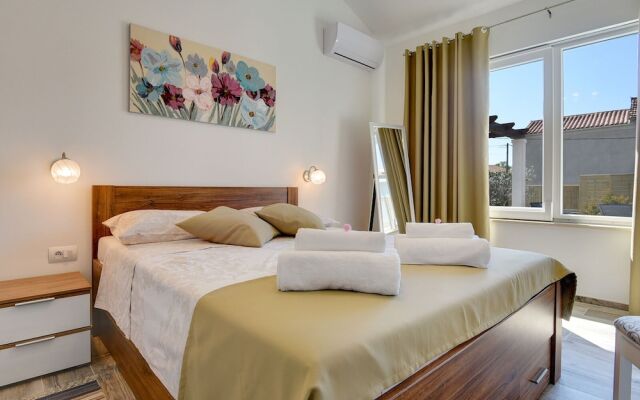 Exquisite Holiday Home in Galizana With Pool