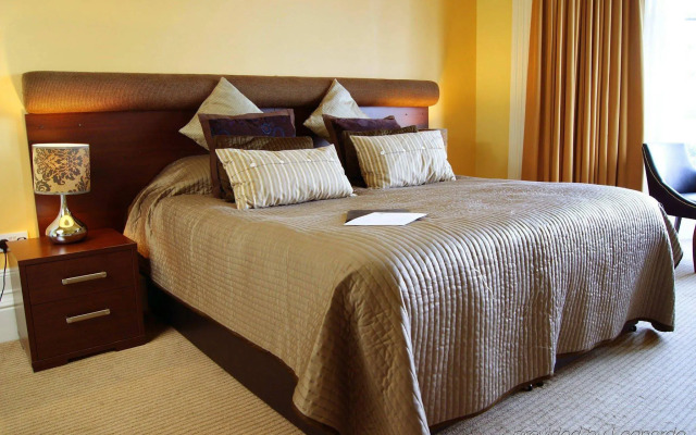 Number 10 Hotel