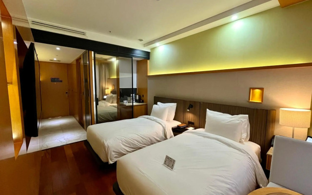 Baymond Hotel