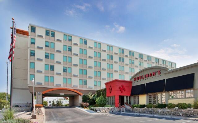 Holiday Inn Manhattan at the Campus by IHG