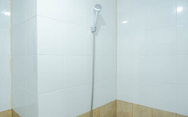Comfy and Beautiful Studio Green Pramuka Apartment