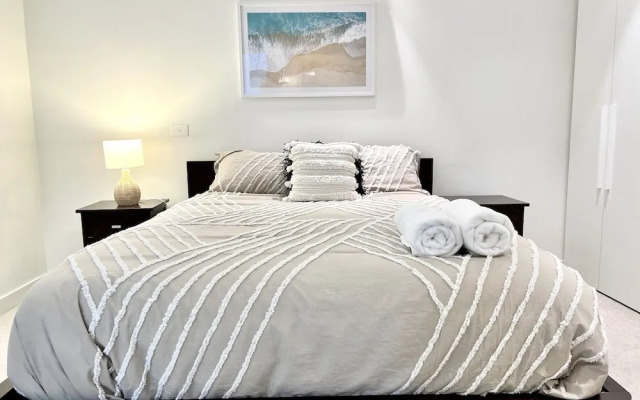 Readyset Apartment on Emerald