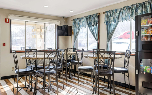 Super 8 by Wyndham Pittsburgh/Monroeville