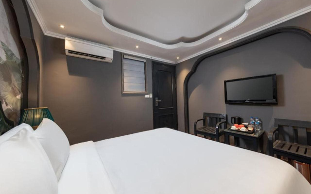 Madelise Stardust Hotel & Travel