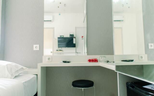 Nice Studio Apartment At Aeropolis Residence Near Cgk Airport