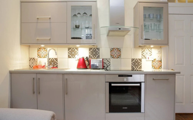 JOIVY Royal Mile Tower Apartment