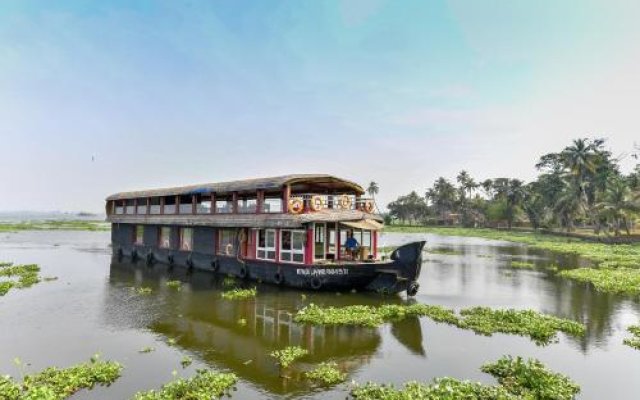 OYO 23227 Alleppey Eco Houseboat 3 Bhk
