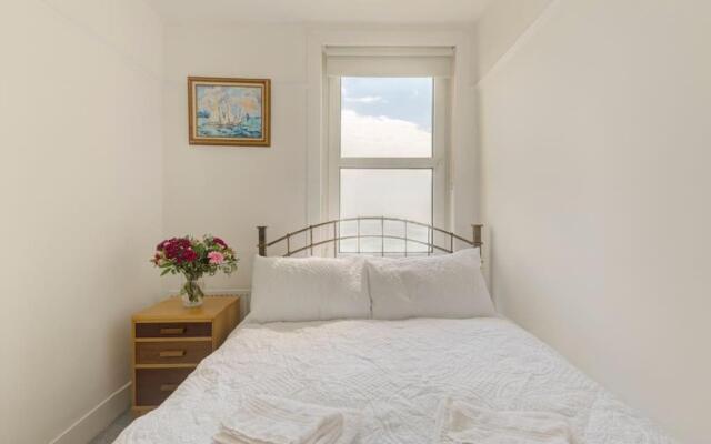 Worthing sea-front apartment