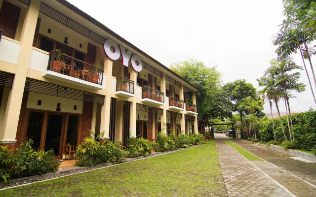 OYO 261 Sasono Putro Guest House