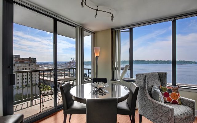 Harbor Steps Sound View Suite - Two Bedroom Apartment with Balcony