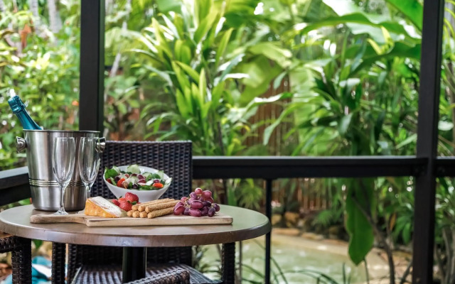Palms City Resort