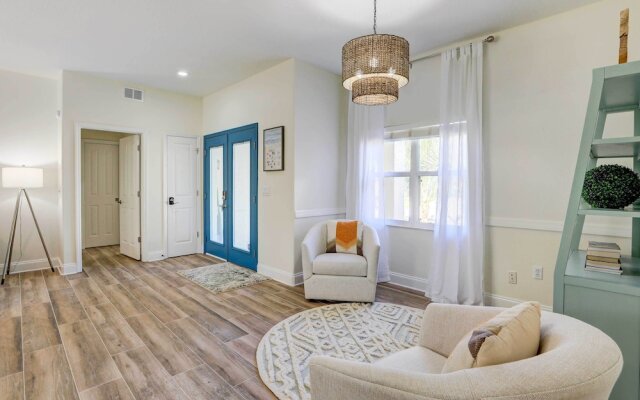 Sunny Bradenton Home w/ Lanai & Screened Pool!