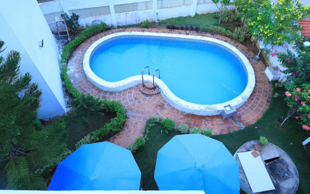 Anton White Villas Resort