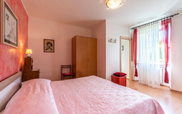 Nice Apartment in Umag With 2 Bedrooms and Wifi