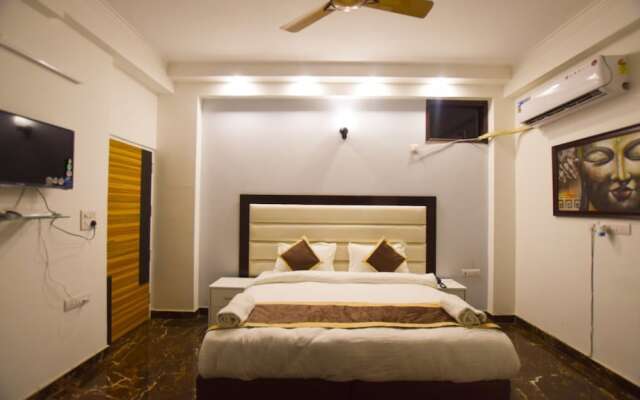 Collection O 50154 Sangvi Palace