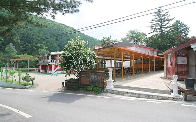 Cheongpyeong Redfox Pension
