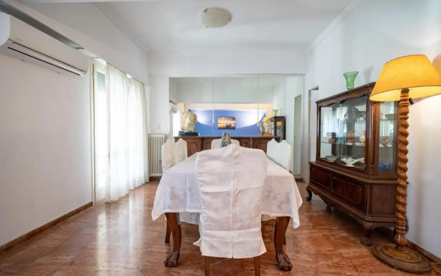 Larissa Station metro st. 2 bedrooms 3 pers. flat