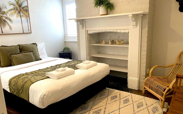 YSG The Edward Townhouses 155 and 157 - Steps To Town – Guest Rooms – Orange