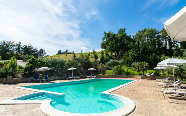 Farmhouse in Perugia with Hot Tub, Swimming Pool, Garden, BBQ