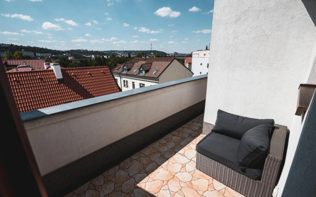 POINT flat, beautiful view from terrace to Prague Castle