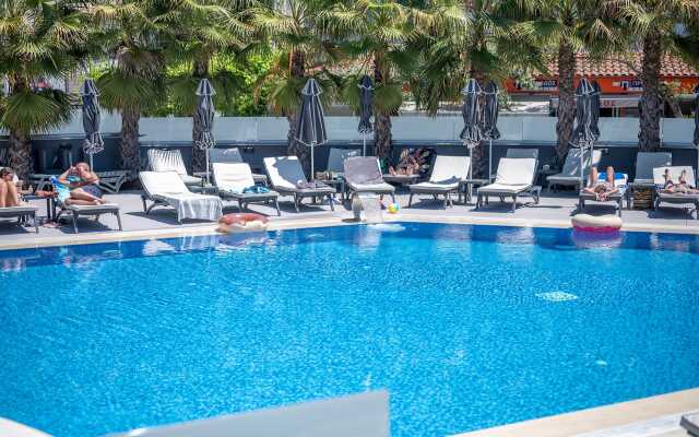 Dionysos Hotel & Suites
