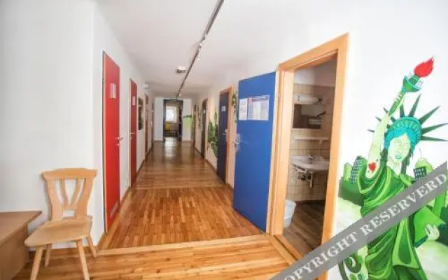 Yoho International Youth Hostel