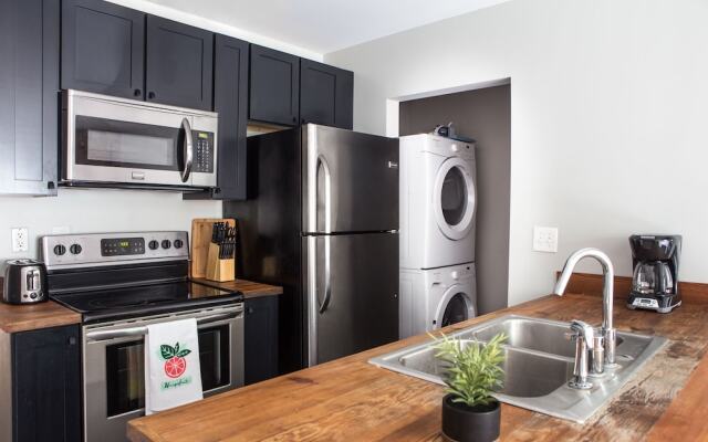 Architectural 1BR in Irish Channel by Sonder