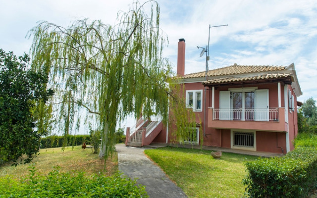 Country house with panoramic view and beach access