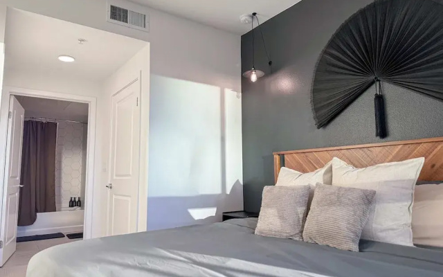 Sunny Home in Mid-hollywood Pool Free Parking