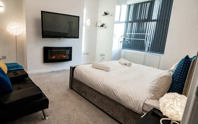 Manchester - 4 Beds - Sleeps 7 - Street Parking