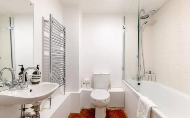 Tastefully Curated Mezzanine Studio Flat Hackney!