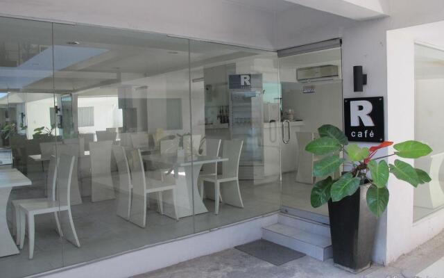 R Suites & Cafe
