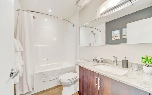 Luxury Condo With City Views Near Stampede Park