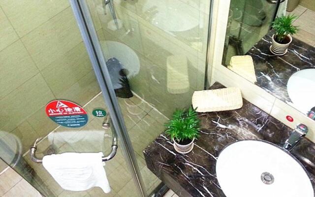 GreenTree Inn Liangyungang Donghai New Bus Station Express Hotel