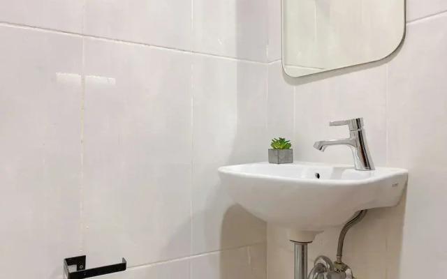 Peach Tone Studio At Evenciio Margonda Apartment