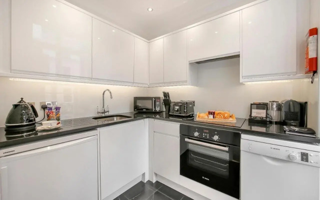 10 Curzon Street Apartments by Mansley