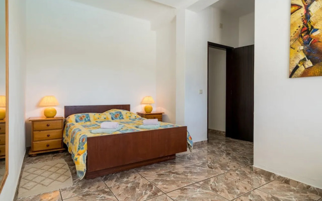 Inviting 4-bed Villa in Burgau With Private Pool