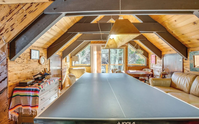 10 Mi to Lake Tahoe Beaches: Home w/ Pool Table