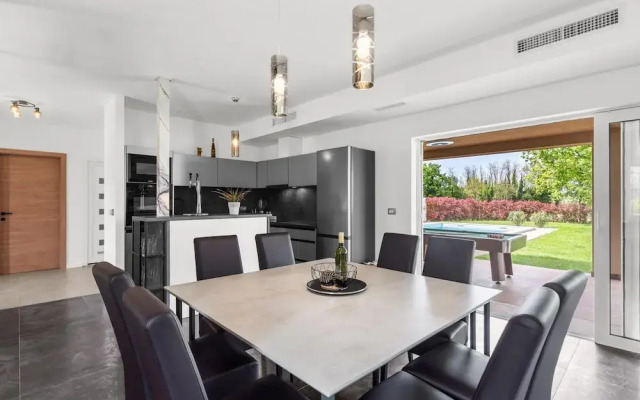 Luxury Villa With Swimming Pool and Sauna