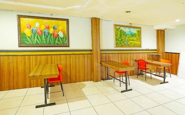 OYO 90390 Hotel Rd Premium